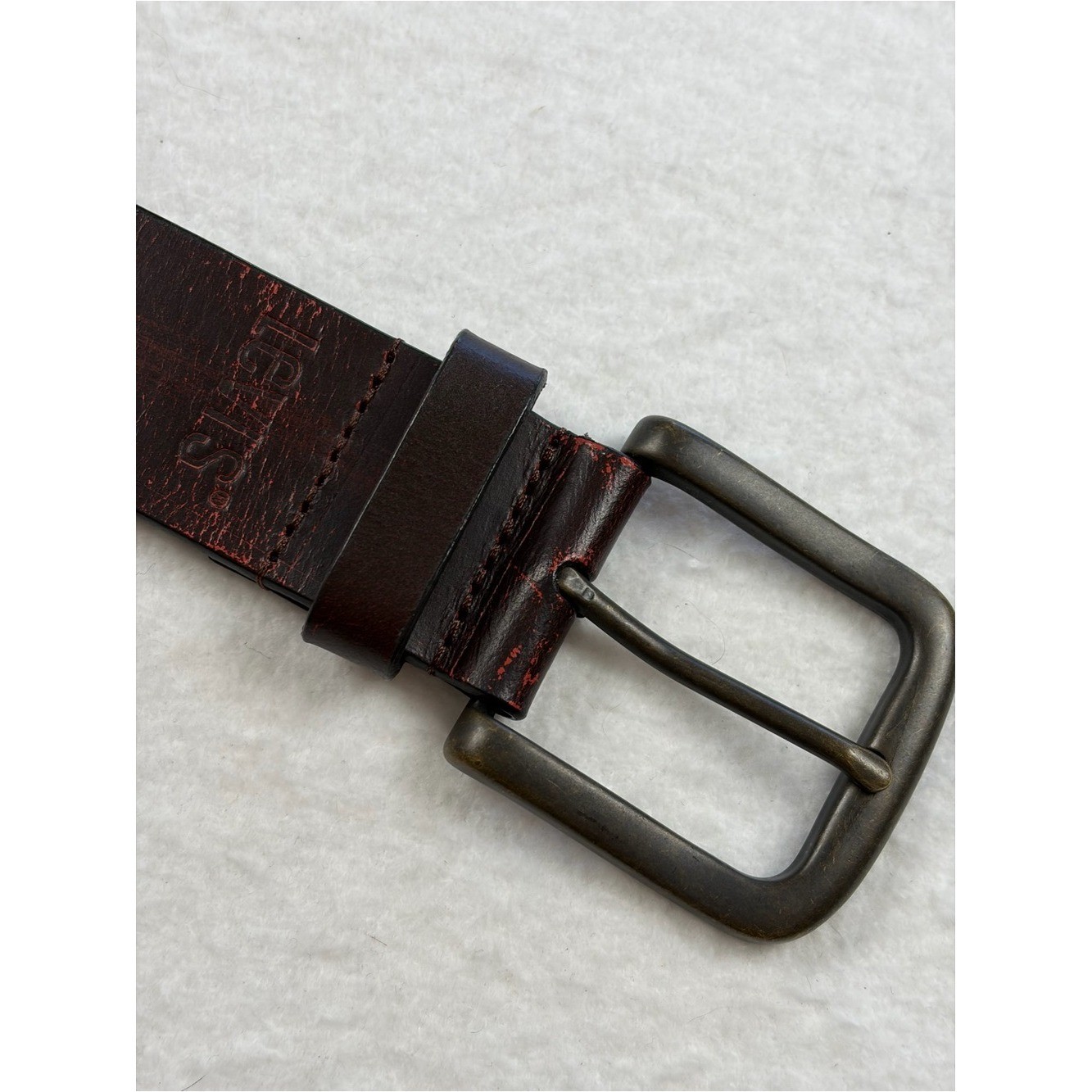 Levi&rsquo;s Men&rsquo;s Dark Brown Leather Belt with Brushed Metal Buckle 34&Prime;
