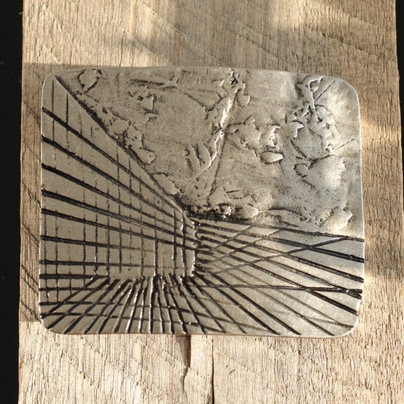Perspective Lines Belt Buckle with Textured Relief in Antique Silver Look