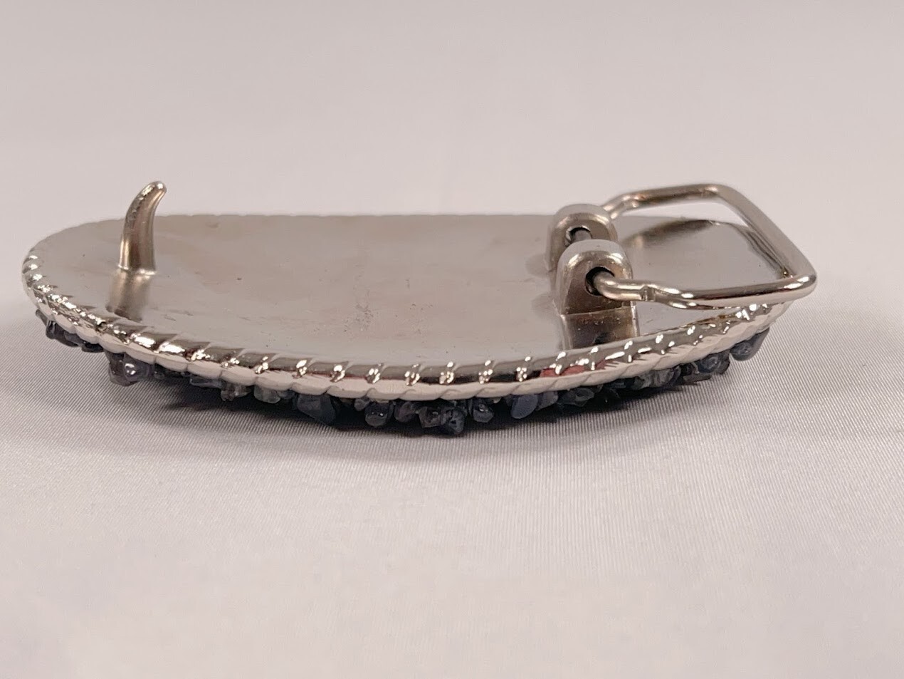 Handmade Oval Silver-Tone Belt Buckle with Iolite Gemstone Bead Inlay – Western
