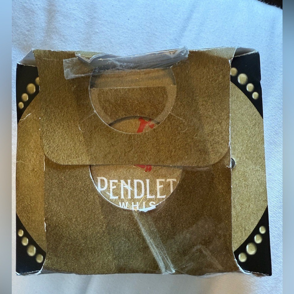 Pendleton Whisky 2024 « Let&rsquo;ter Buck » Limited Edition Gold and Black Belt Buckle
