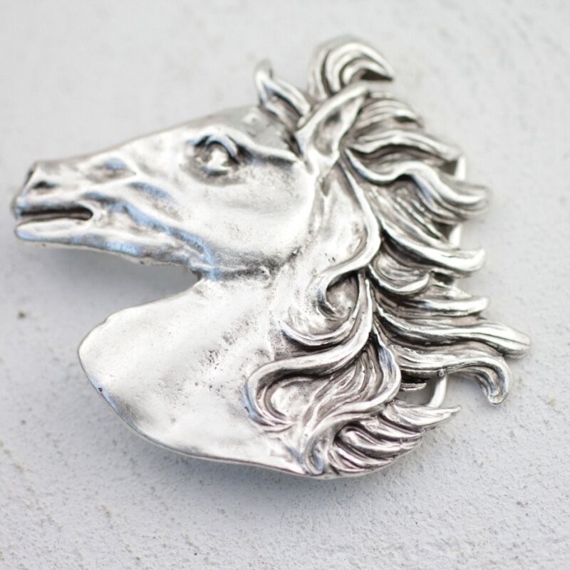 Horse Head Belt Buckle With Detailed Design In Antique Silver Finish