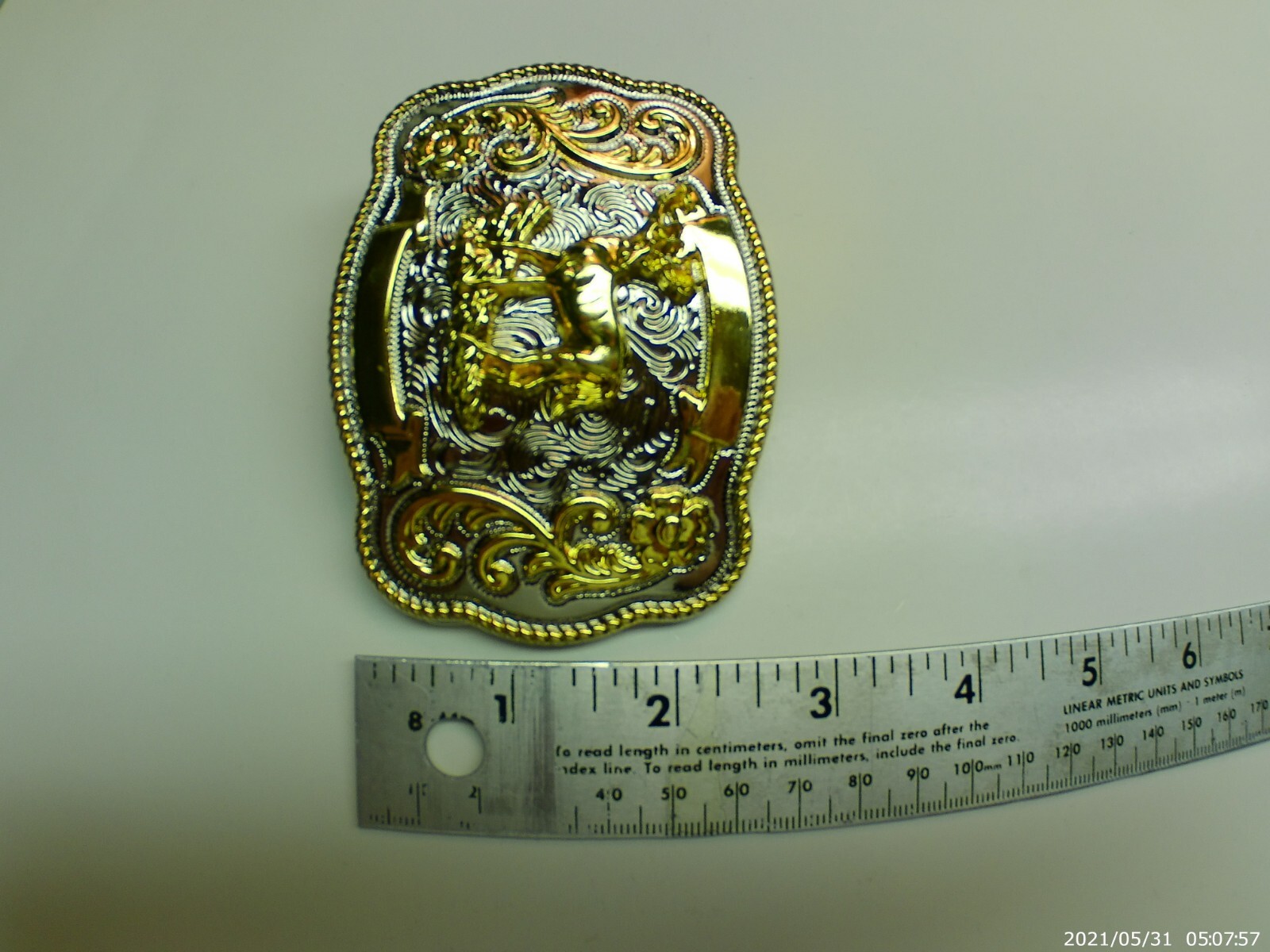 Belt Buckle Deer Elk Large 4&Prime; x 3&Prime; Hunting Western Cowboy Silver Gold