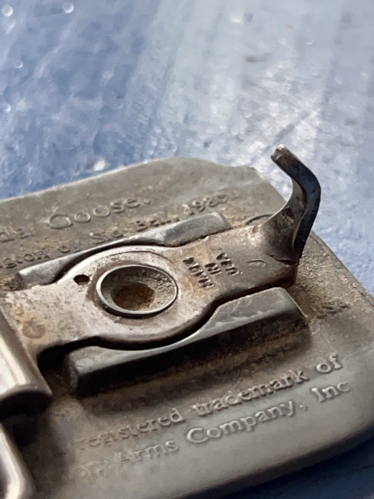 Remington Since 1816 – « Canada Goose » Belt Buckle by Sid Bell Pewter Circa 1980