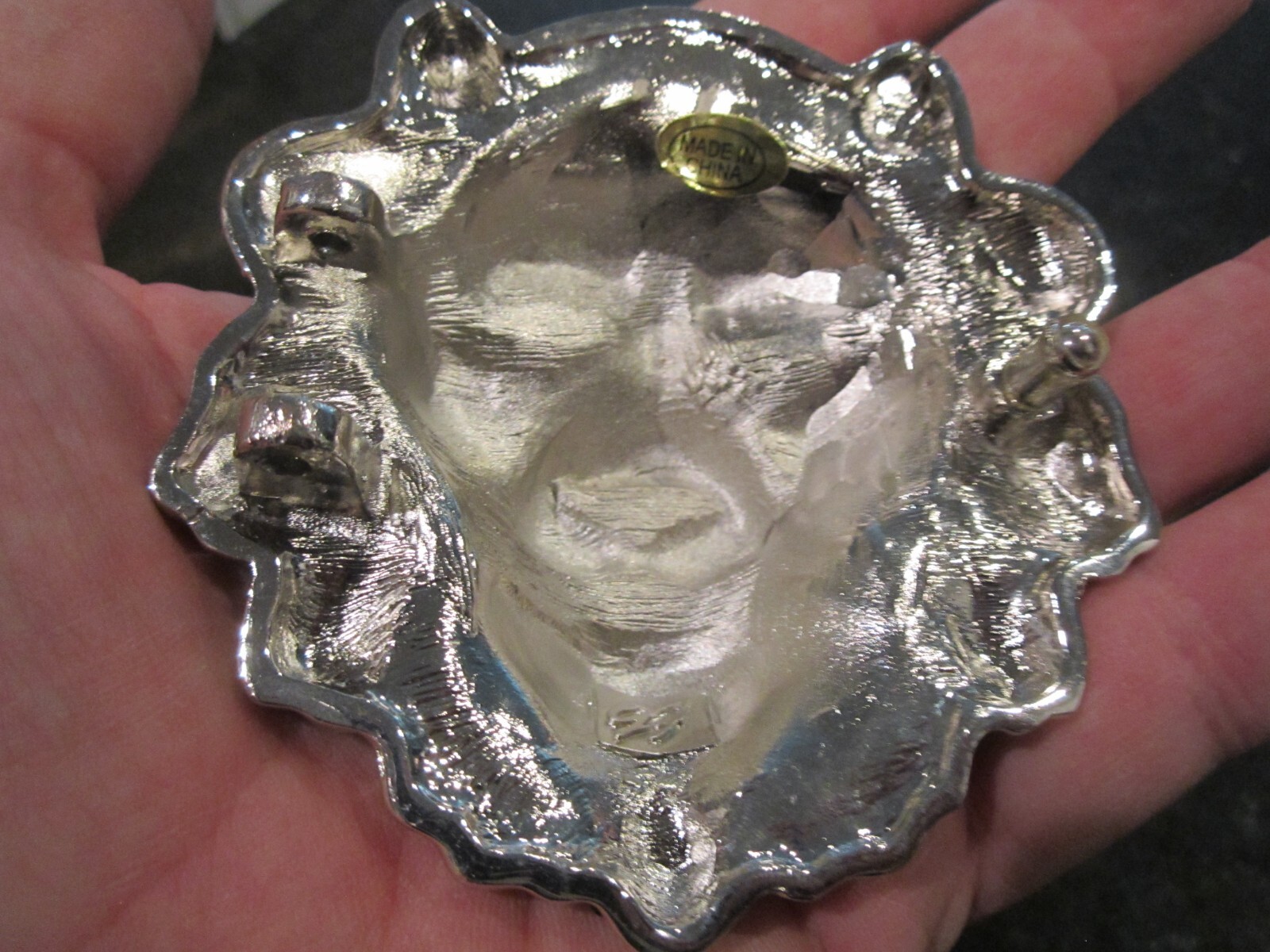 LION&rsquo;S HEAD BELT BUCKLE COVERED IN SPARKLING CRYSTALS HEAVY MISSING CLASP GW-17