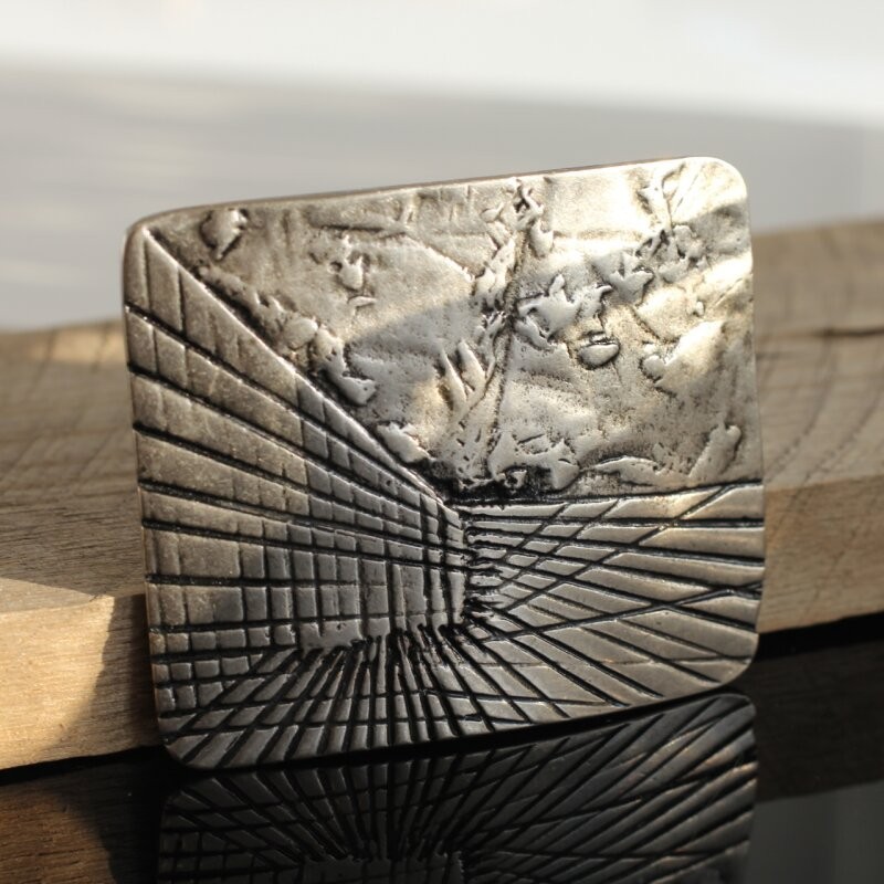 Perspective Lines Belt Buckle with Textured Relief in Antique Silver Look