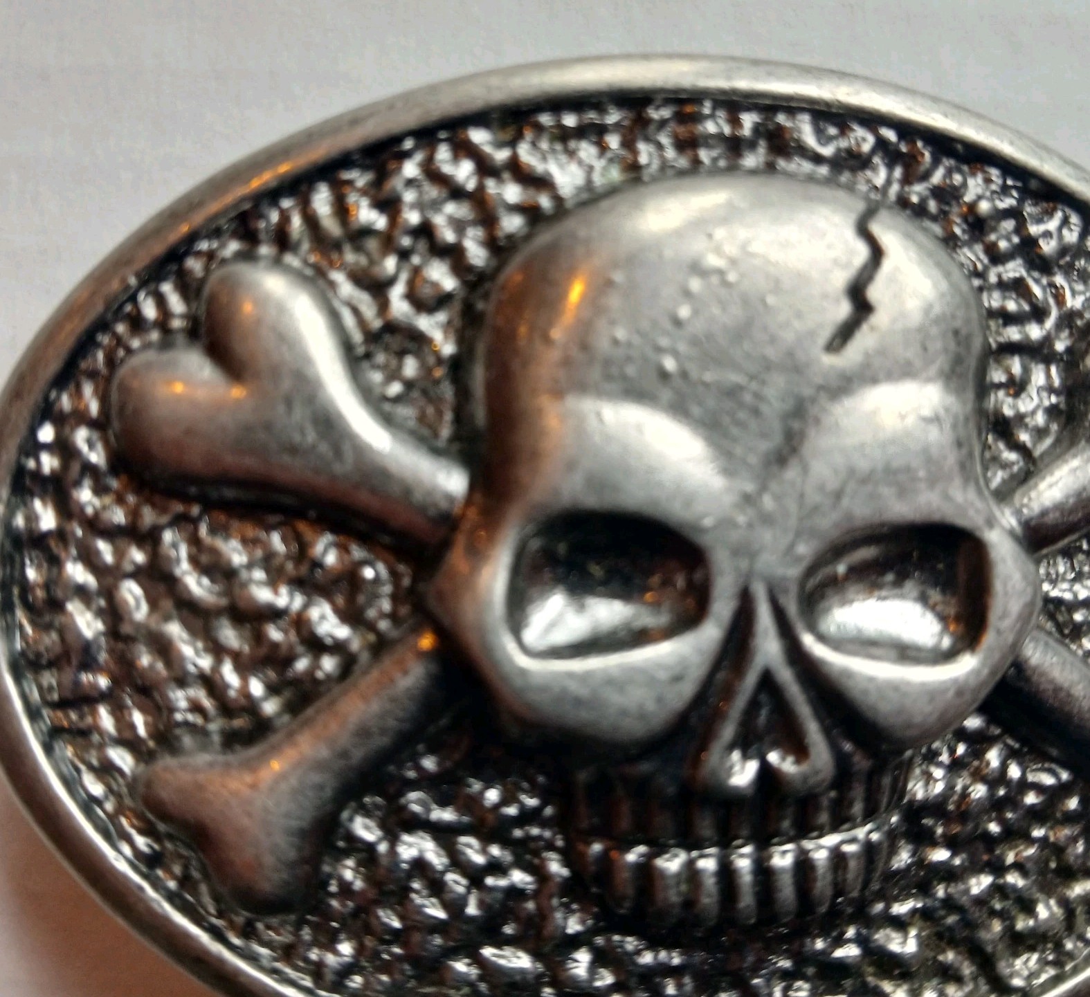 Skull Crossbones 4&Prime;x2 3/4&Prime; Belt Buckle Heavy Textured Front