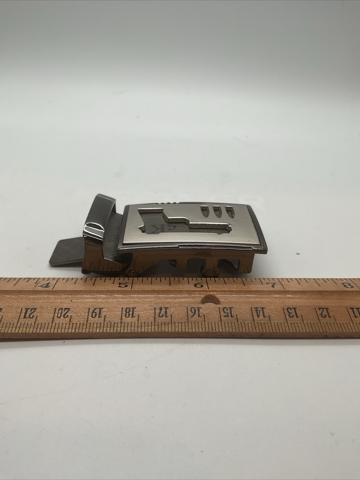 CALVIN KLEIN – Metal Belt Buckle With Gun Cutout – Black & Silver