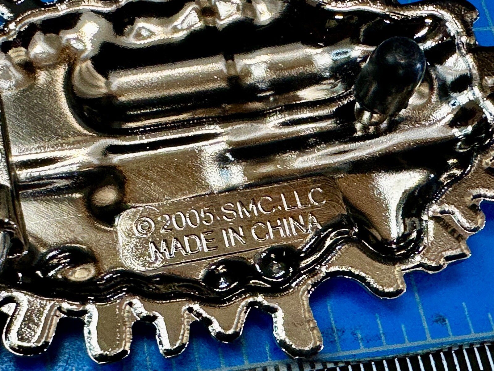 Water Squirt Gun – Alien Martian Shooter! Silver color 2005 SMC Gun Belt Buckle