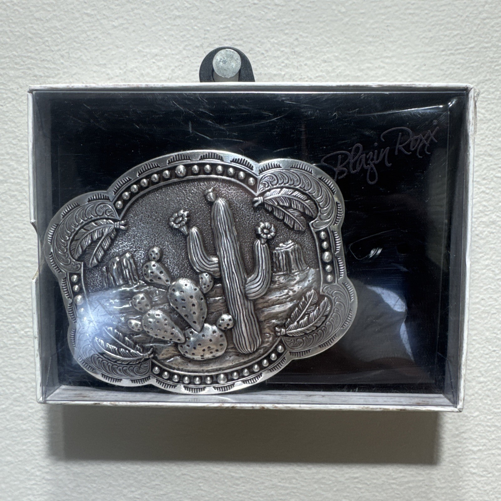 Blazin Roxx Western Nocona Belt Buckle Cactus Feathers NIB 37597