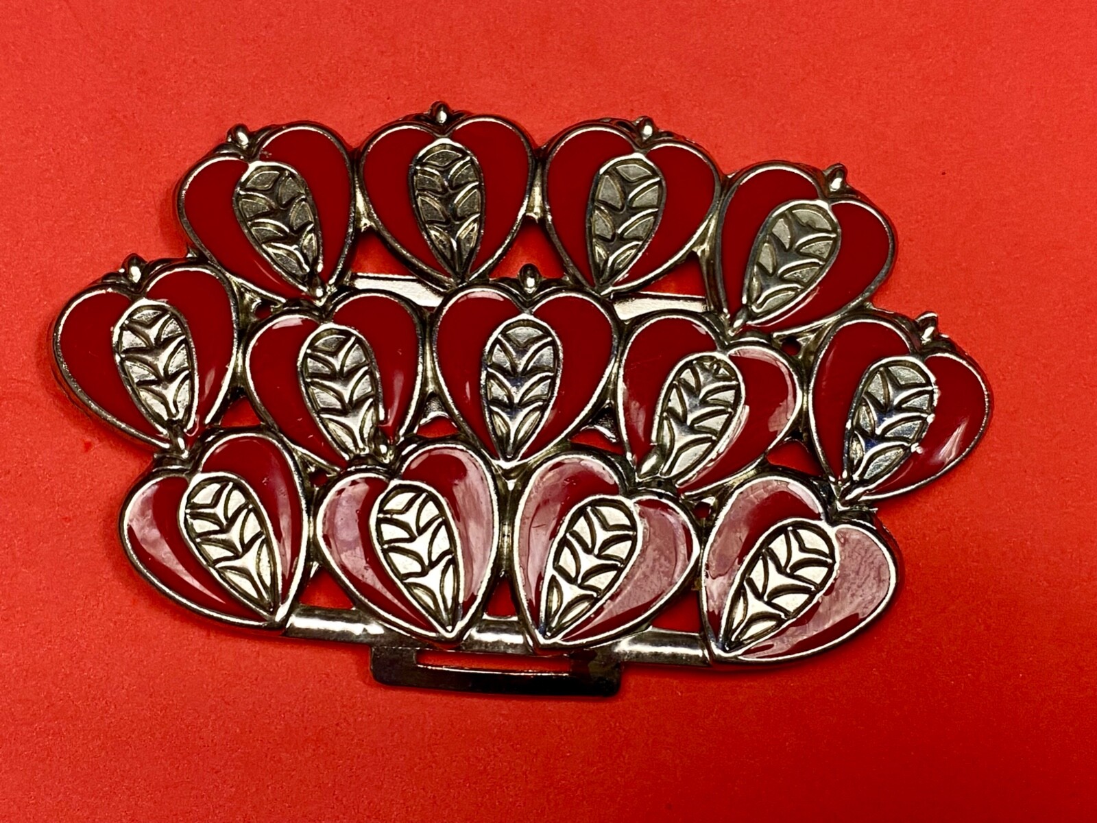 Unknown To Me! Red And Silver Color Heart Pattern. – Half Of Belt Buckle?