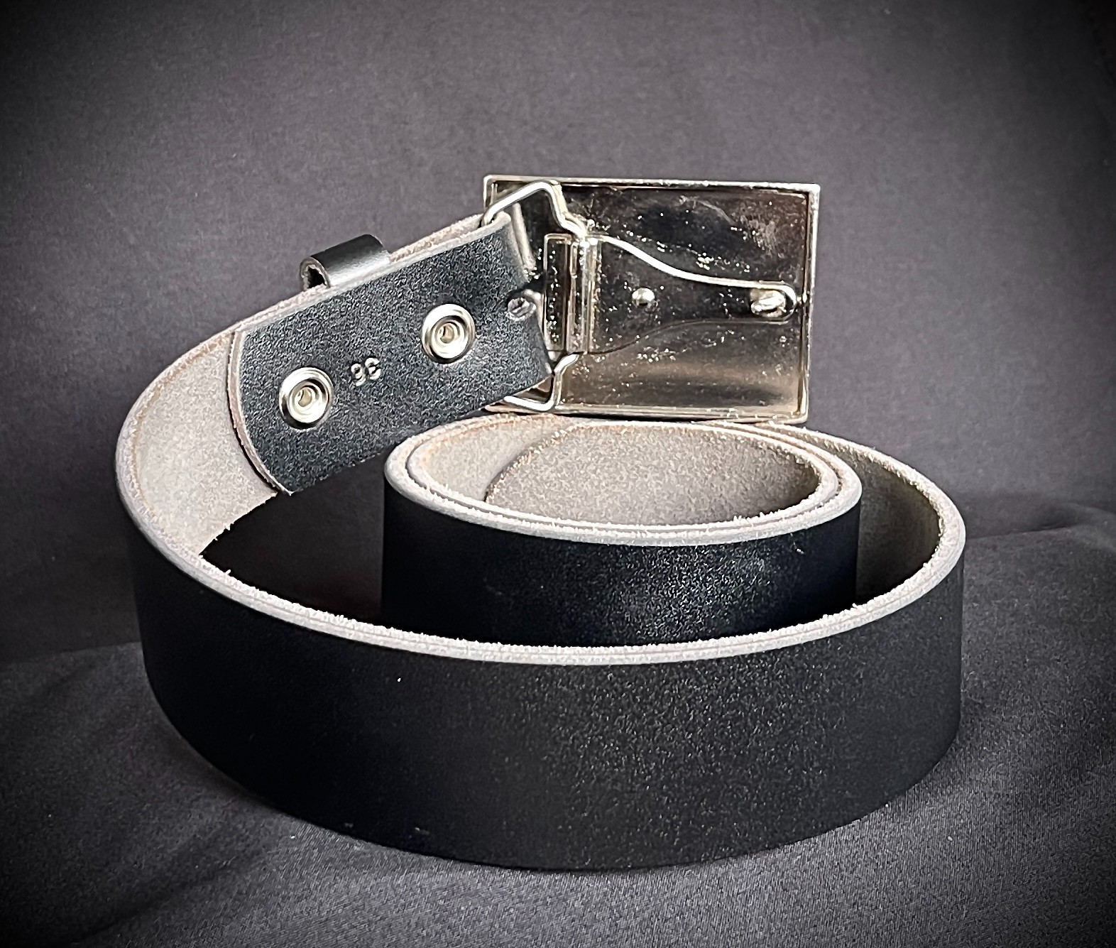 « 8 Tarnished Stars » Military Industrial Belt Buckle Black Leather Darren McNeese