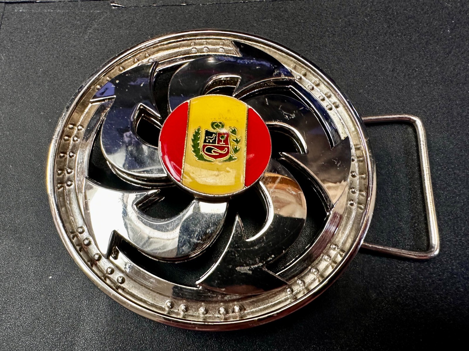 Spinning Centered Peru Flag Yellow & Red Spinner Round Silver Color Belt Buckle