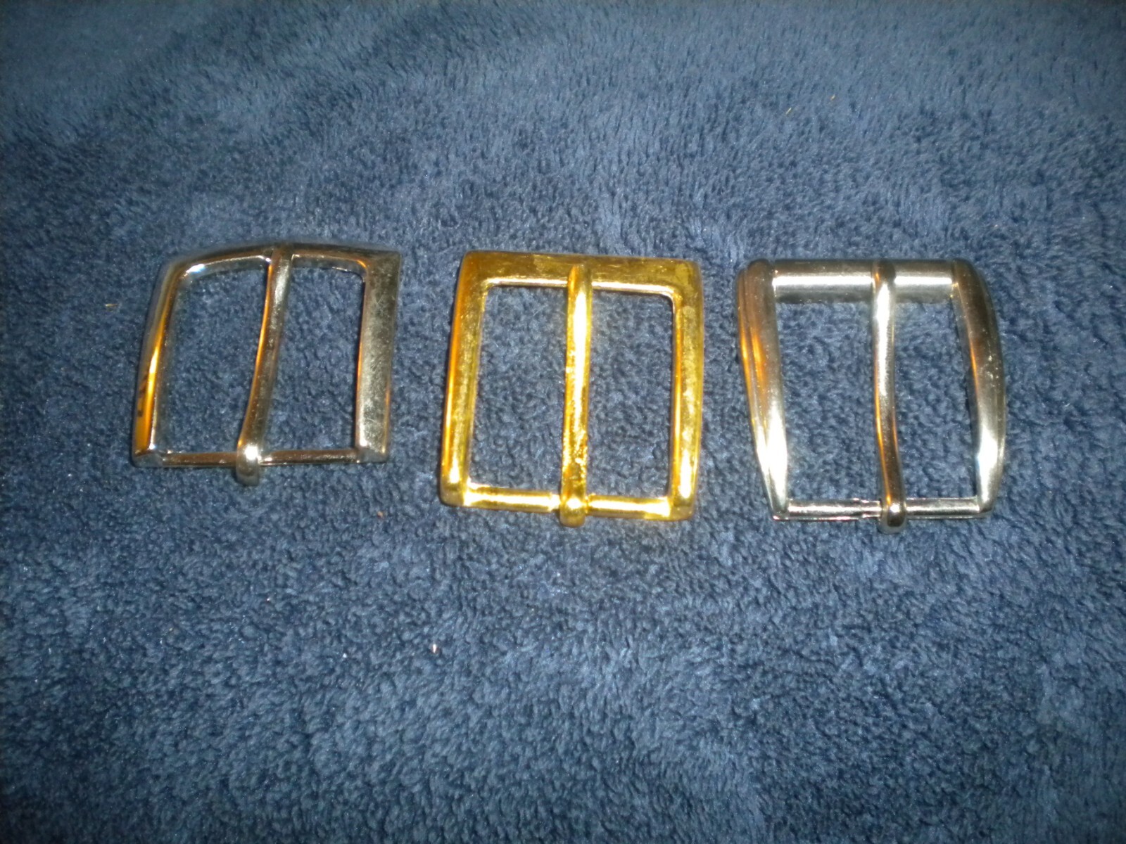 LOTS OF 3 REGULAR BUCKLE FOR 1 1/4 IN WIDE BELT 2 SILVER 1 GOLD BUCKLE