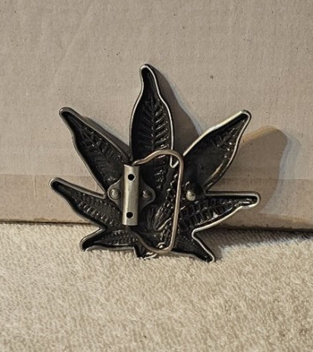 MARIJUANA LEAF WEED FUNNY COWBOY WESTERN RODEO BELT BUCKLE