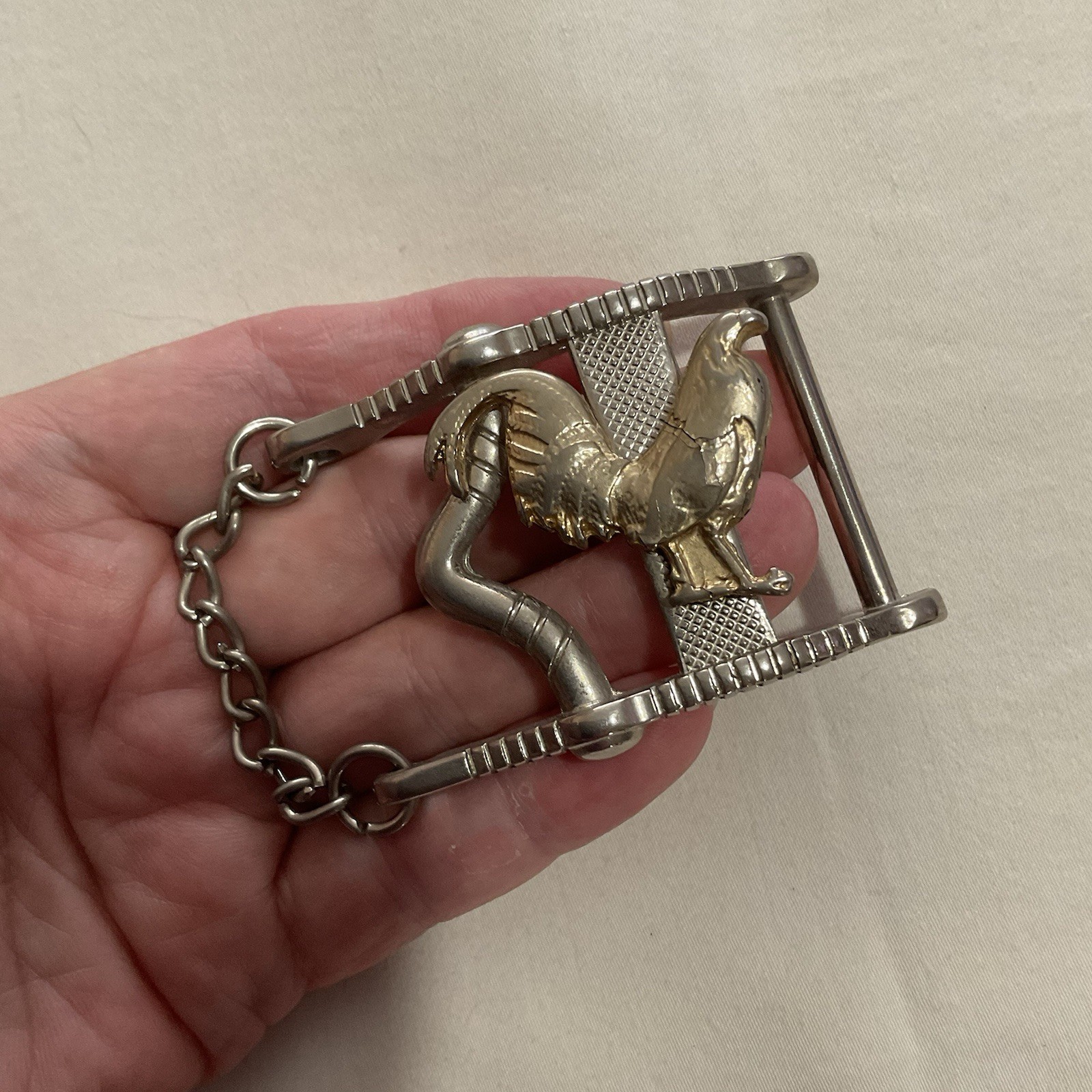 Men&rsquo;s Western Rectangle Belt Buckle Silver/Gold Rooster Design Chain Accent 1.5”