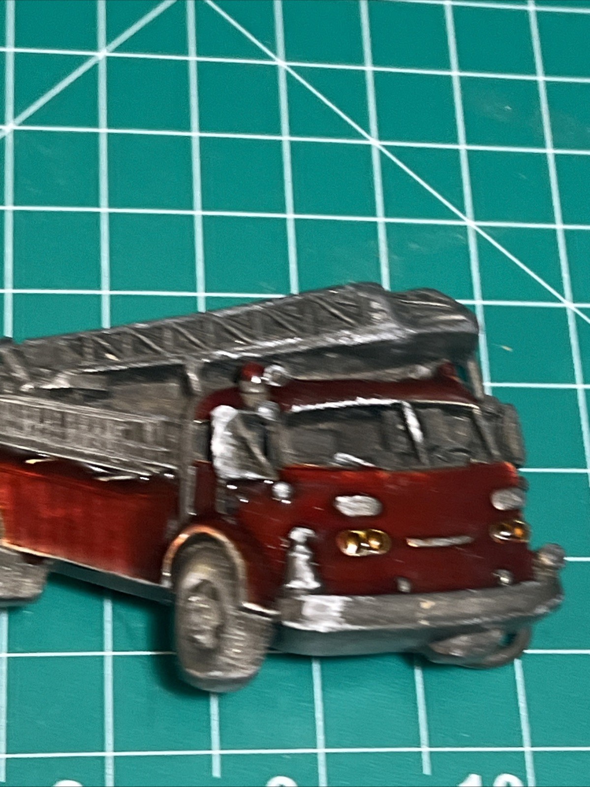 RED FIRE LADDER TRUCK SHAPED CUTOUT BELT BUCKLE BERGAMOT BRASS WORKS USA 1978