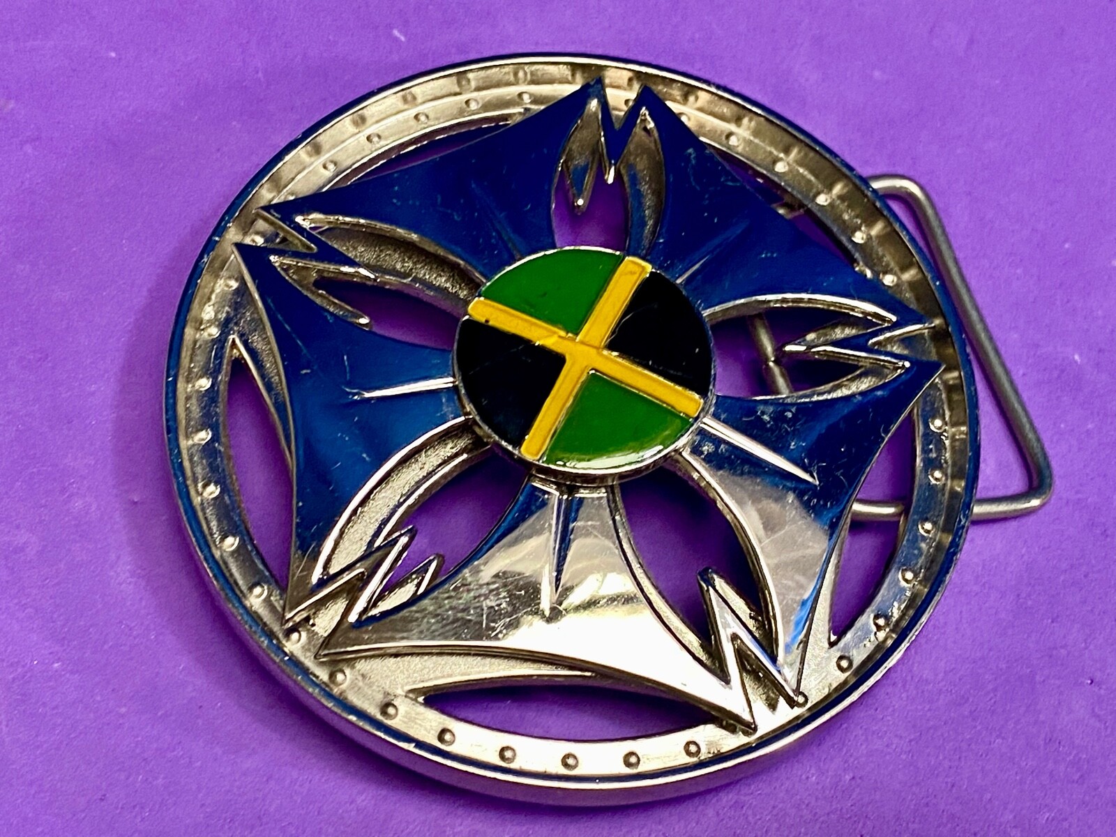 Spinning Moving Round Wheel Green Black Yellow Flag? Color Belt Buckle