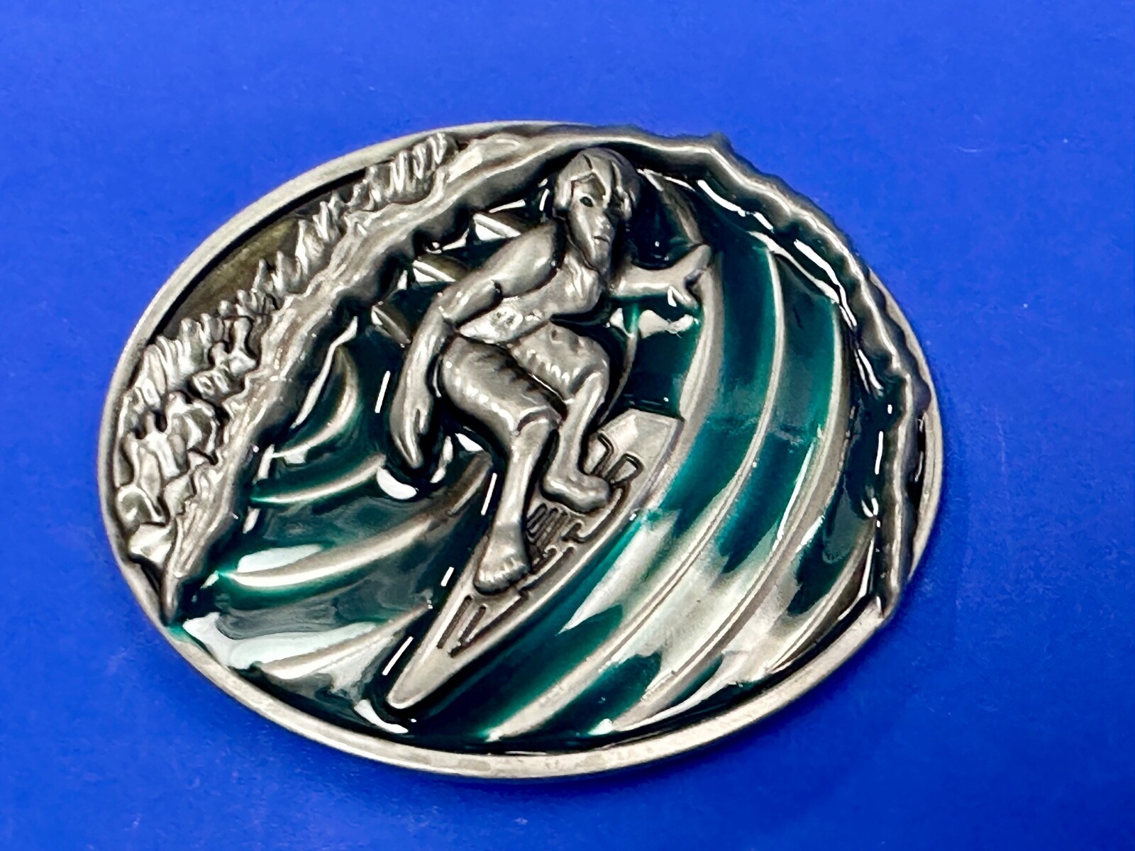 Surfer On Ocean Wave Pipeline Surfing Hang 10 – Blue Green Color Belt Buckle