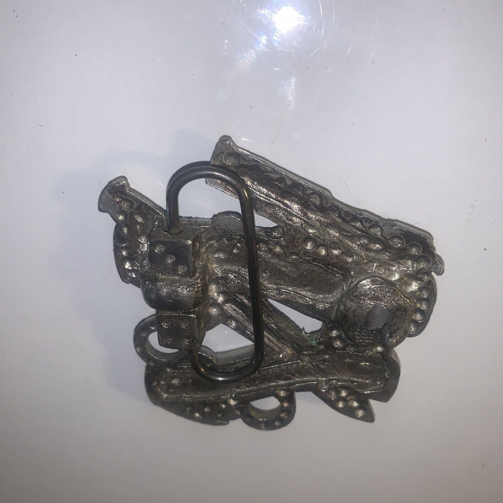 2002 Mobtown Belt Buckle Love Thy Neighbor Gun & Dagger Silver Tone Sb1