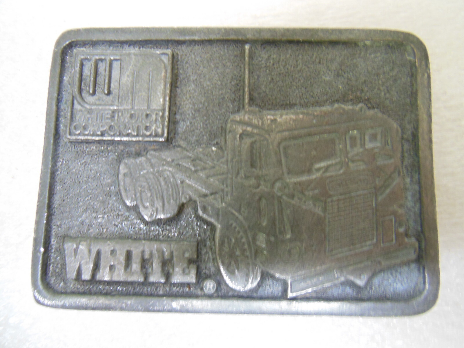 WHITE MOTOR CORPORATION Men&rsquo;s Belt Buckle – BIG DIESEL TRUCK – 1976