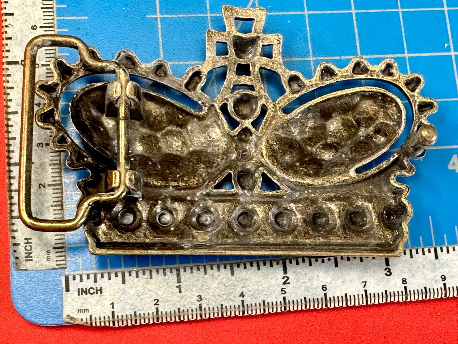 The Royal Crown – Vintage See Through Cutout Studded Belt Buckle