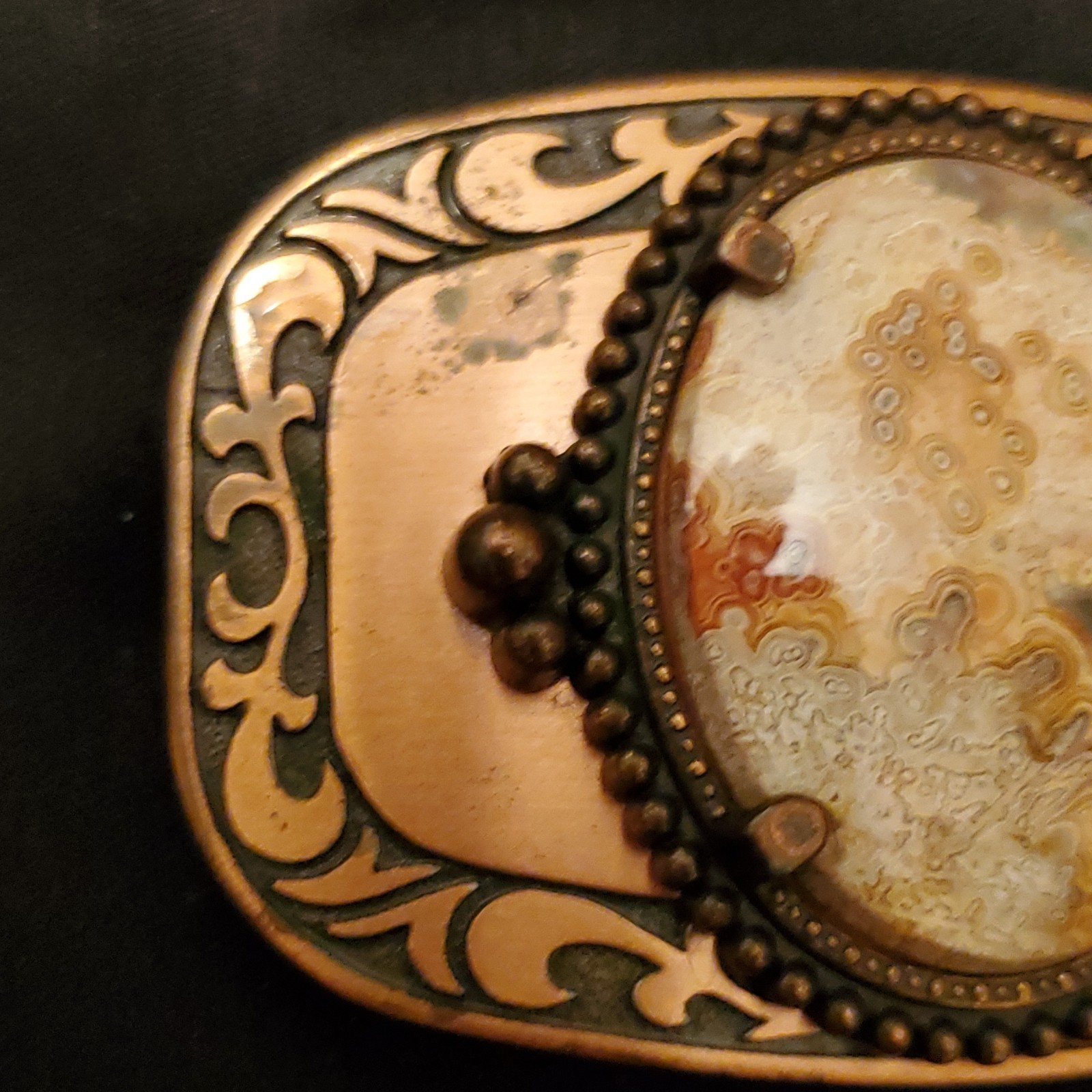 Men&rsquo;s Western Metal Belt Buckle Gold/Black Scroll Pattern Stone Inlay 1.5&Prime;