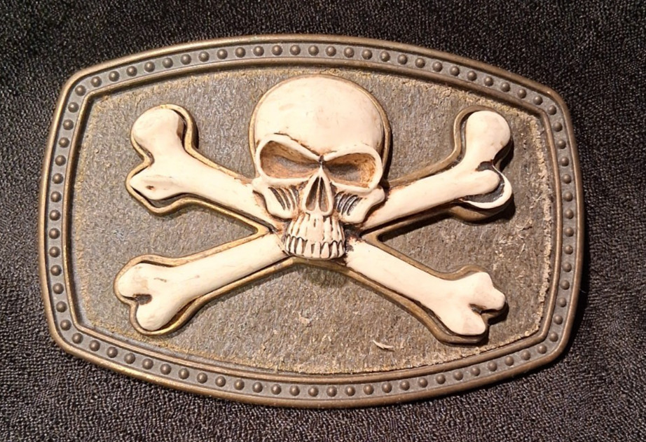 SKULL & CROSSBONES JOLLY ROGER BELT BUCKLE W/ RAISED SKULL & BONES 41/2 BY 3 IN