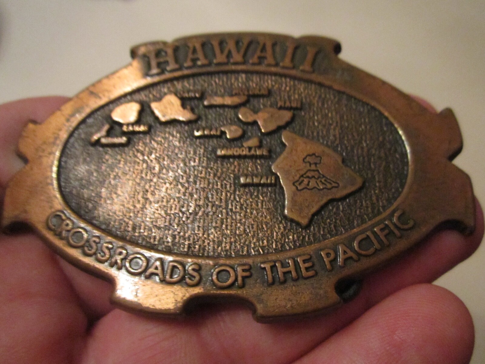 HAWAII CROSSROADS OF THE PACIFIC BELT BUCKLE – MADE IN CANADA – GW-16