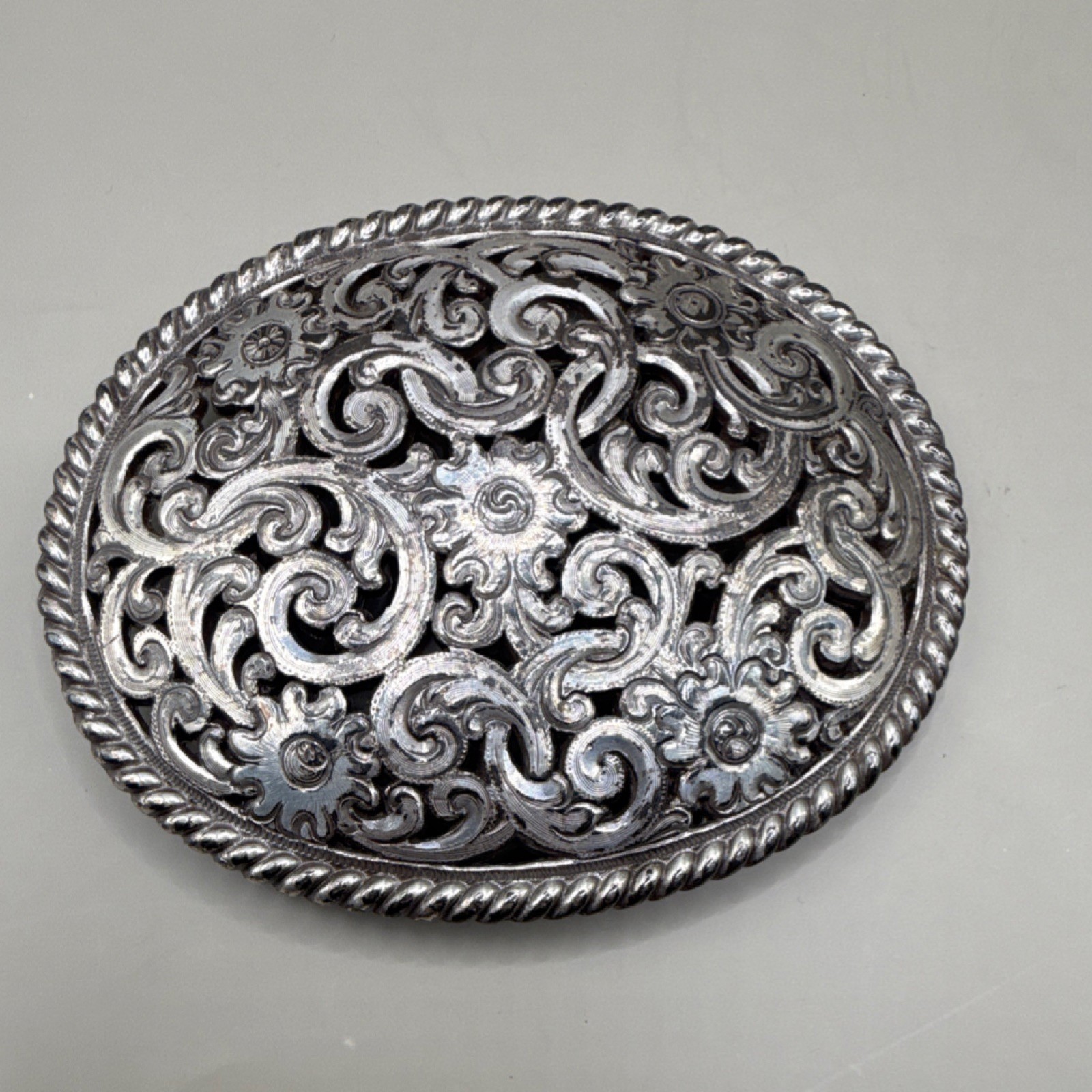 Men&rsquo;s Oval Silver Tone Western Floral Engraved Scroll Belt Buckle Fits 1.5in