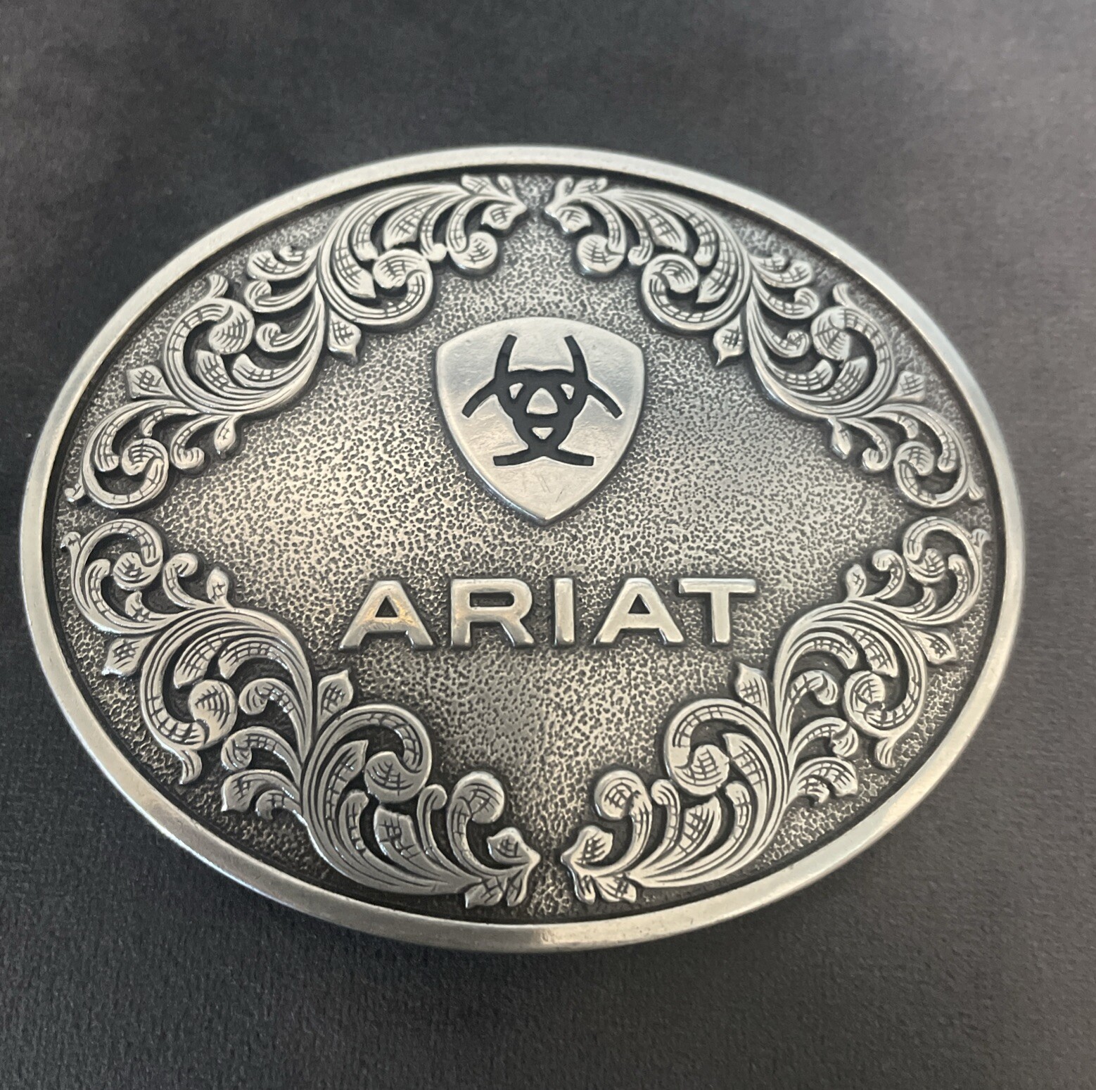 Ariat Oval Smooth Edge Scroll – Acc Belt Buckle – A37012