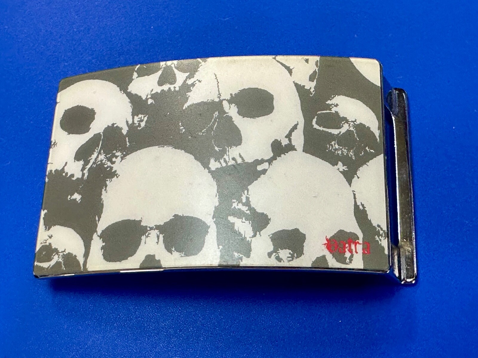 Multiple Skulls Silver Tone Picture unique Belt Buckle – Blood Red Batra