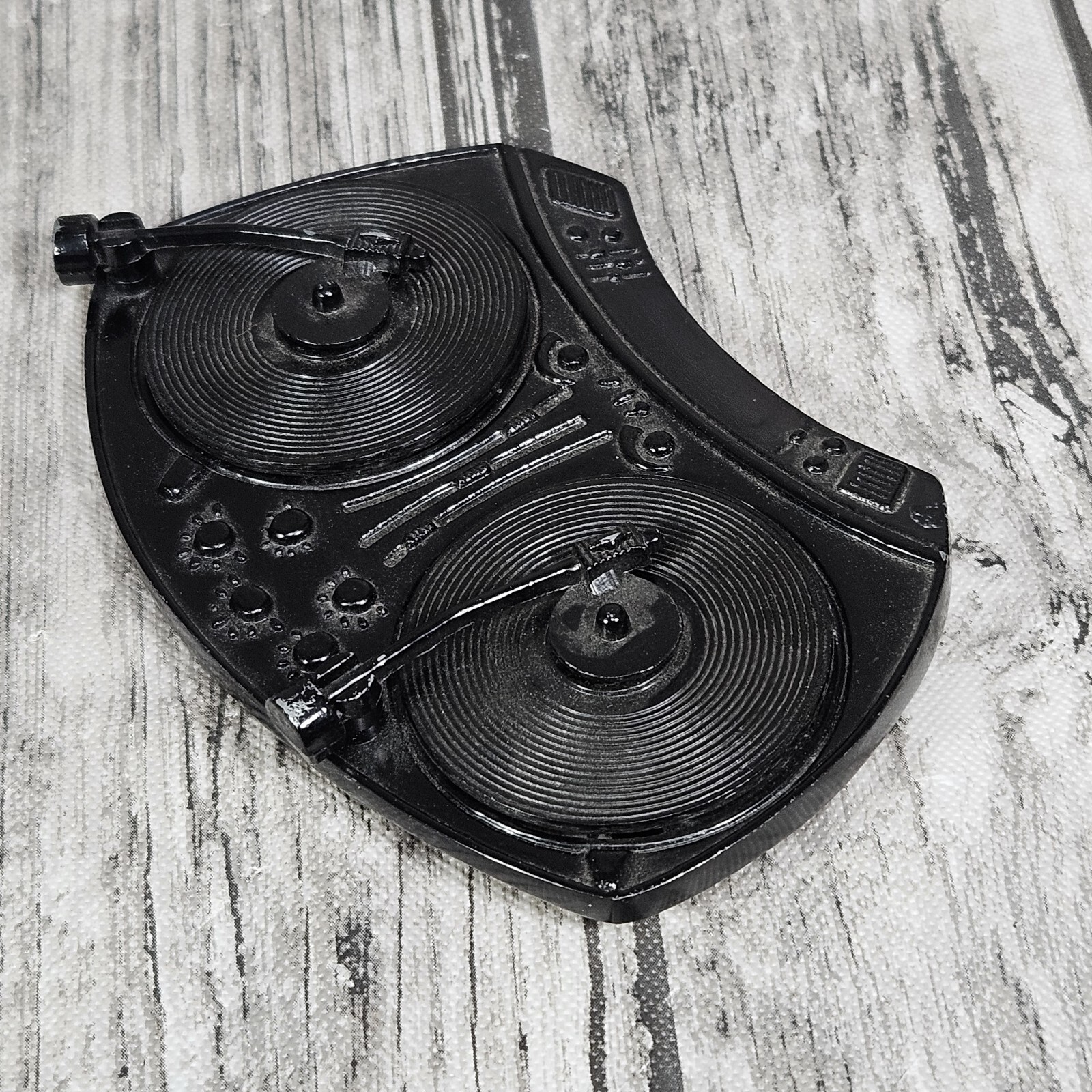 DJ Turn Tables Belt Buckle Moving Spinning Lots of Knobs Retro Y2K Music Disco