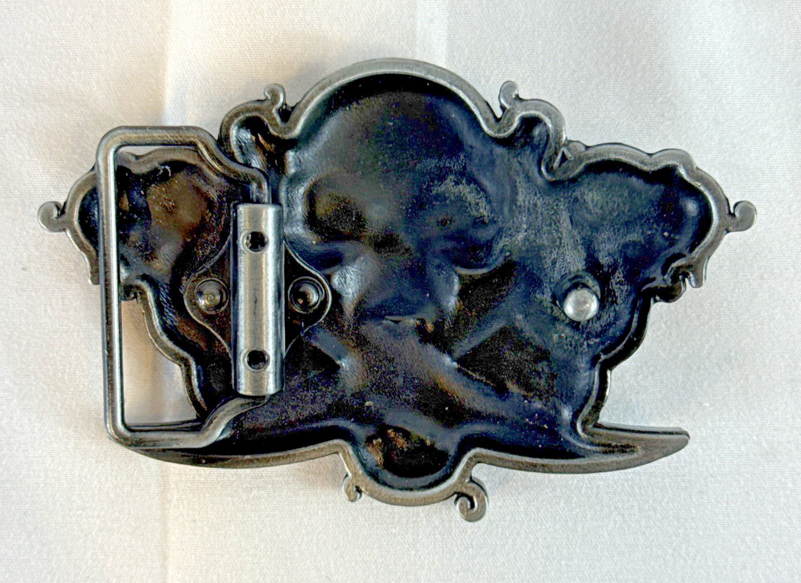 Skull and Crossed Swords Silver Tone Belt Buckle 4&Prime;x2.5&Prime; Pirate