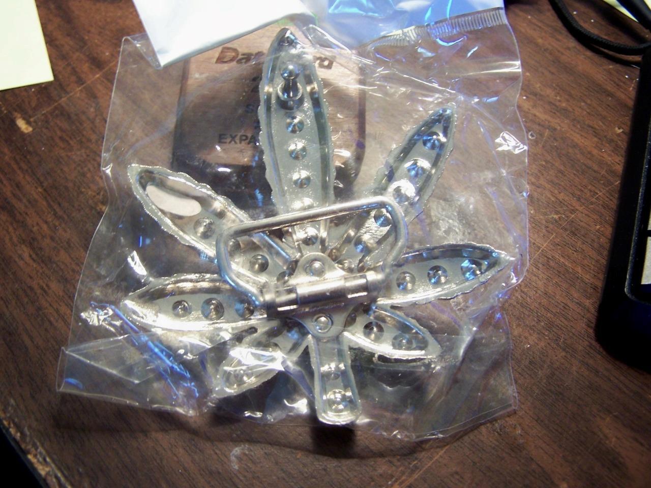 Classic 4.25” Belt Buckle Marijuana Cannabis Leaf silver & Rhinestone