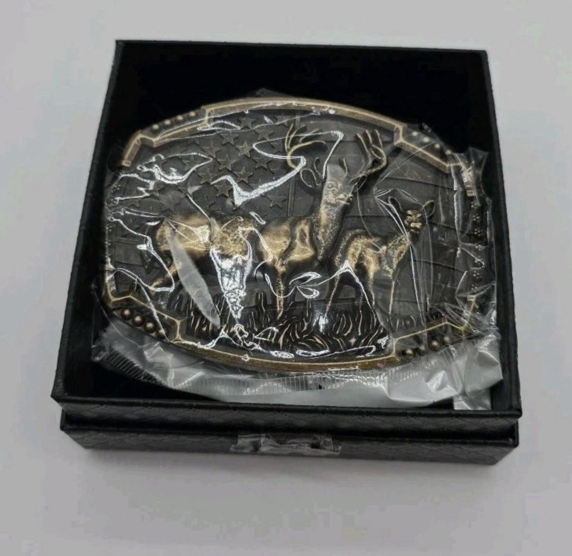 Belt Buckle Bronze Deer Hunter USA Flag Background Western 4&Prime; New