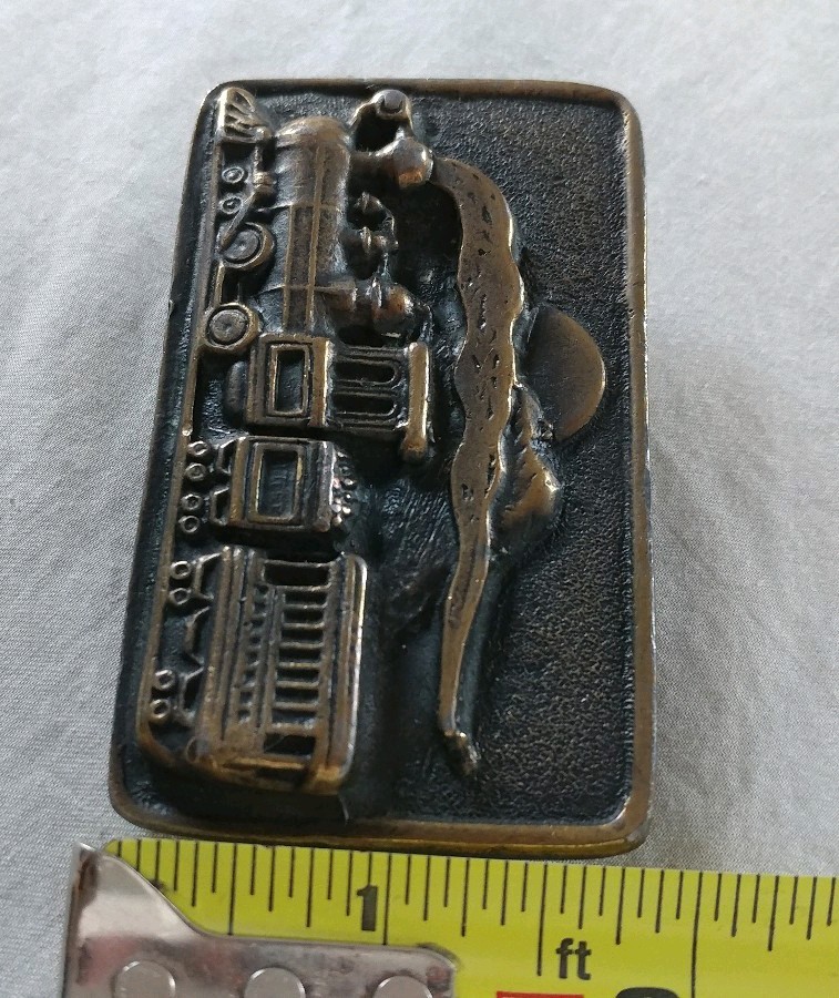 TRAIN STEAM ENGINE RUNNING SKY MOUNTAIN DARK BRASS TONE VINTAGE LOOK BELT BUCKLE