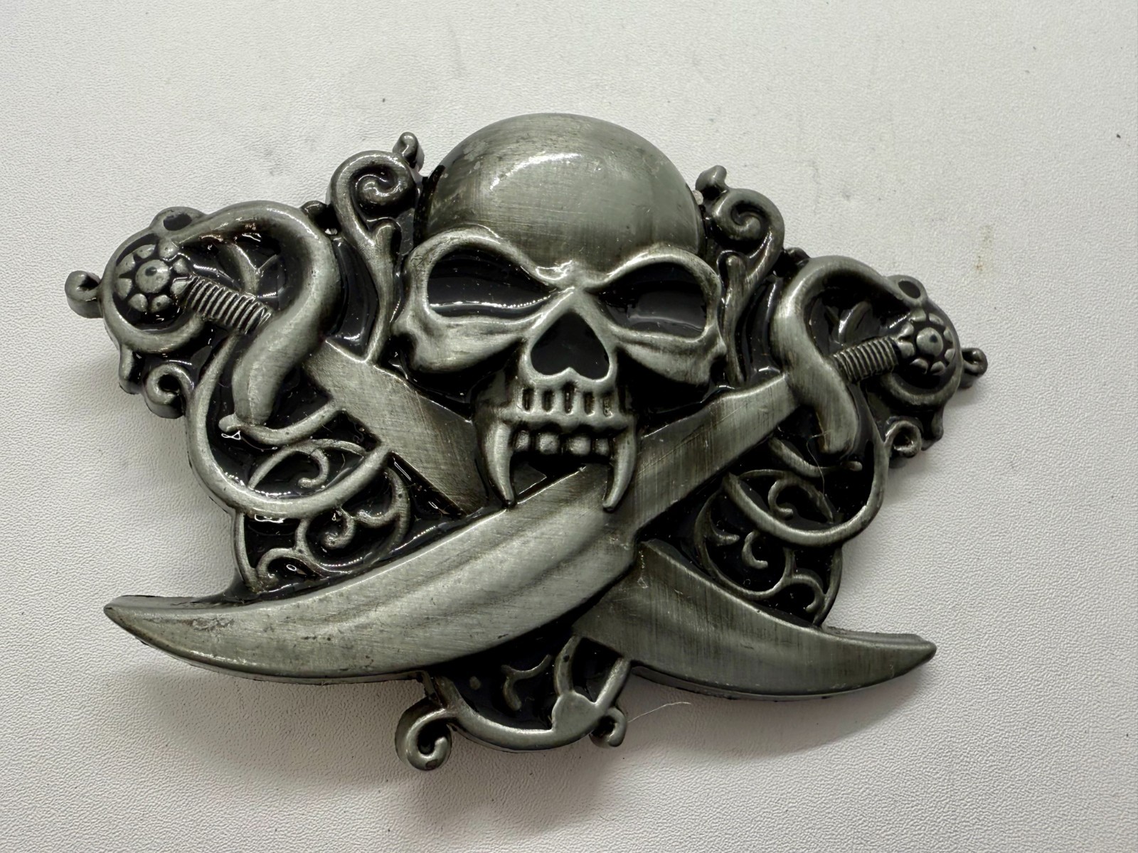 Vampire Teeth Skull Crossed Sword&rsquo;s Cutout Halloween Gothic Biker Belt Buckle
