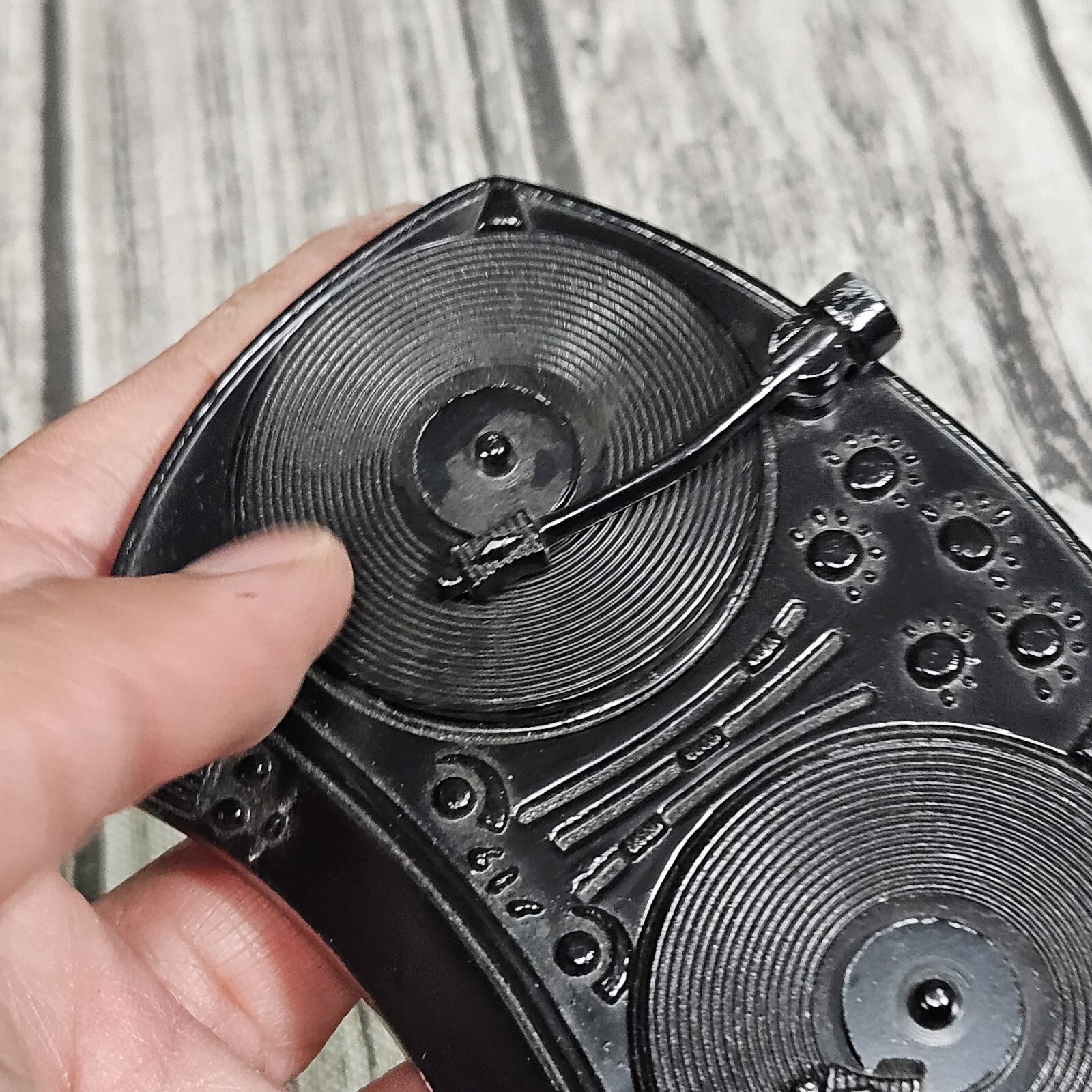 DJ Turn Tables Belt Buckle Moving Spinning Lots of Knobs Retro Y2K Music Disco