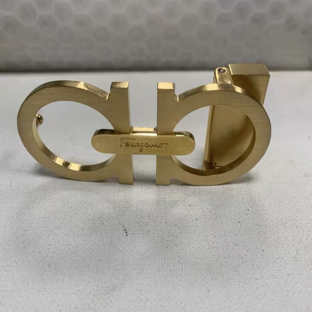 Ferragamo Classic Men&rsquo;s Gold Gancini Copper Belt Buckle fits 3.5cm wide Belts