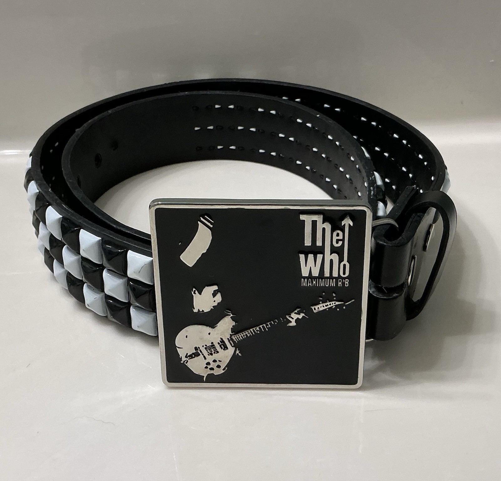 2005 THE WHO MAXIMUM R&B BELT BUCKLE & HOT TOPIC BELT SIZE 36