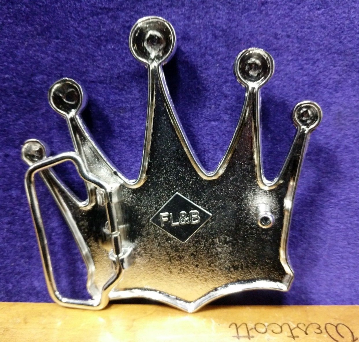 Great/Fun/Fashionable Belt Buckle Silvertone Rhinestone Crown King Queen Signed