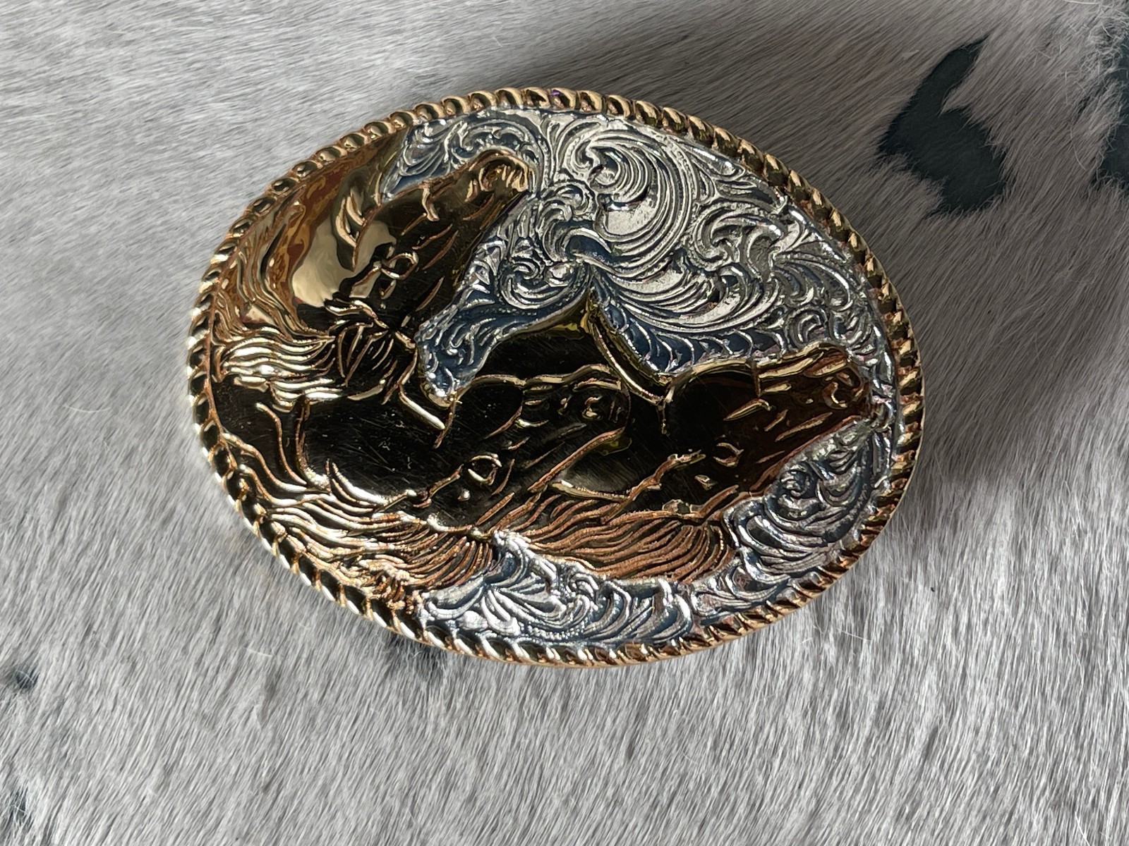 Crumrine Belt Buckle 3.75 x 3 in Horse Trio Oval Silver Engraved Gold 1.75
