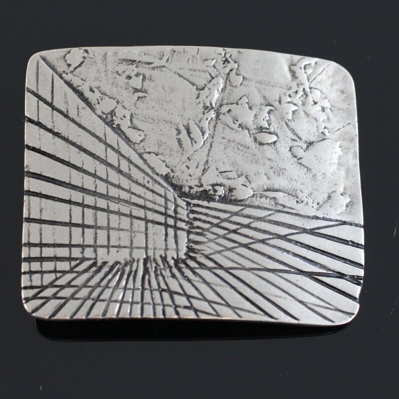 Perspective Lines Belt Buckle with Textured Relief in Antique Silver Look