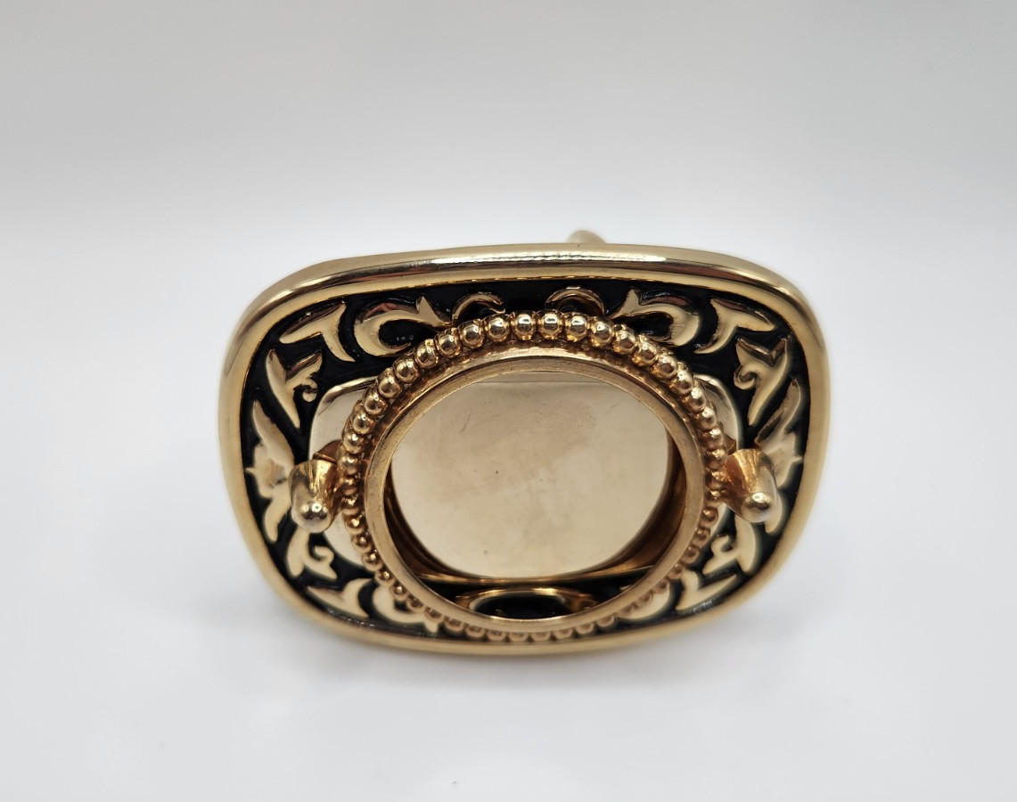 VINTAGE BELT BUCKLE – GEMSTONE NEEDED FOR CENTER Black and Goldtone Buckle