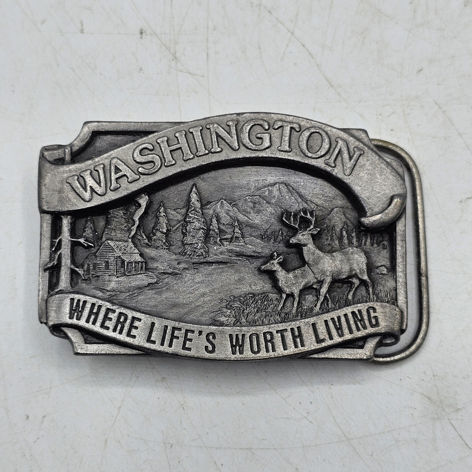 Siskiyou 1983 WASHINGTON Belt Buckle w/ Cabin Deer Mountain Scenery