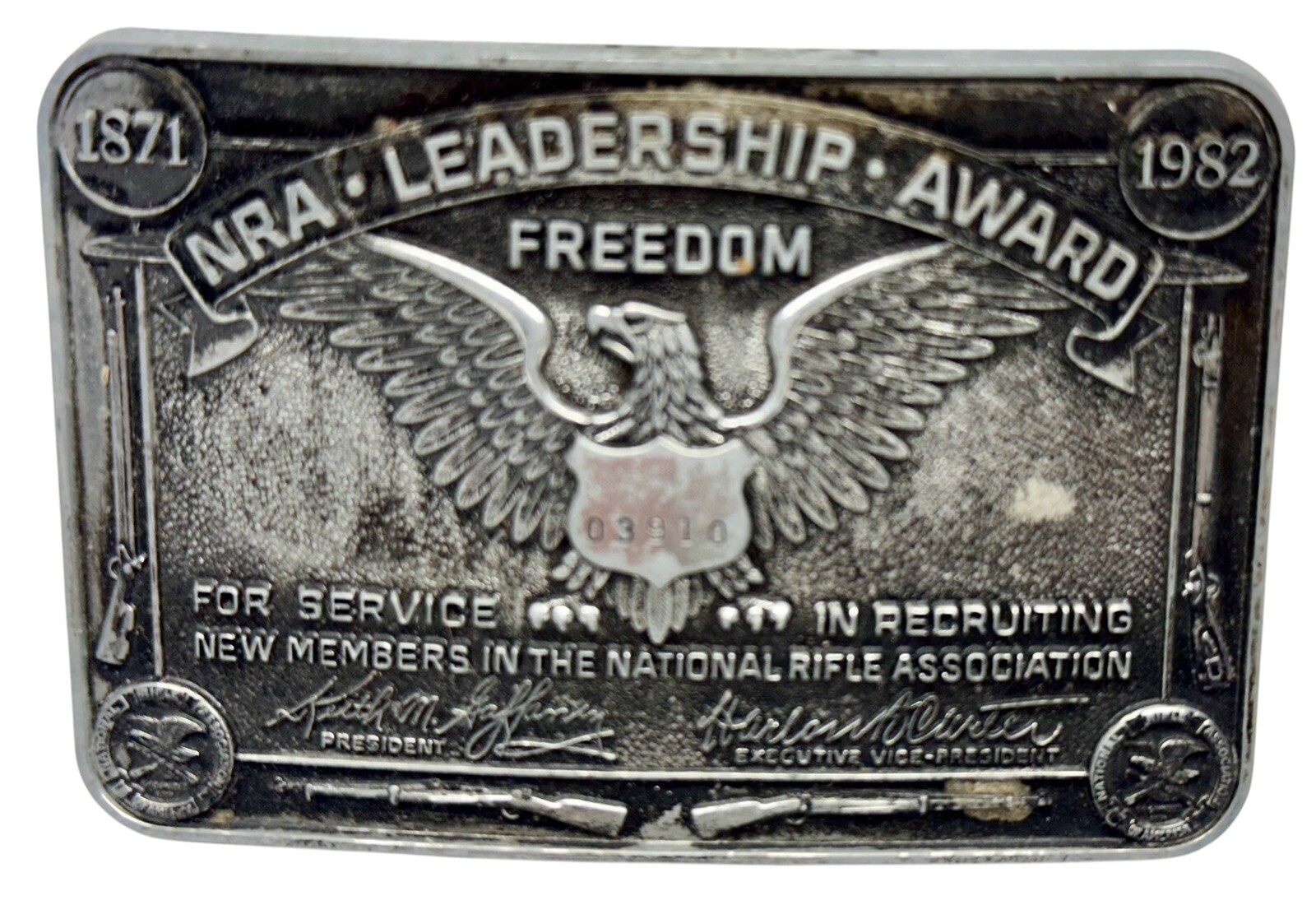 1980s NRA LEADERSHIP AWARD FOR SERVICE IN RECRUITING SILVER METAL BELT BUCKLE