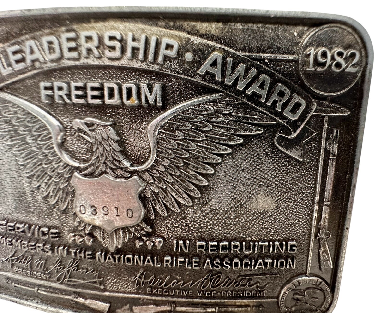 1980s NRA LEADERSHIP AWARD FOR SERVICE IN RECRUITING SILVER METAL BELT BUCKLE