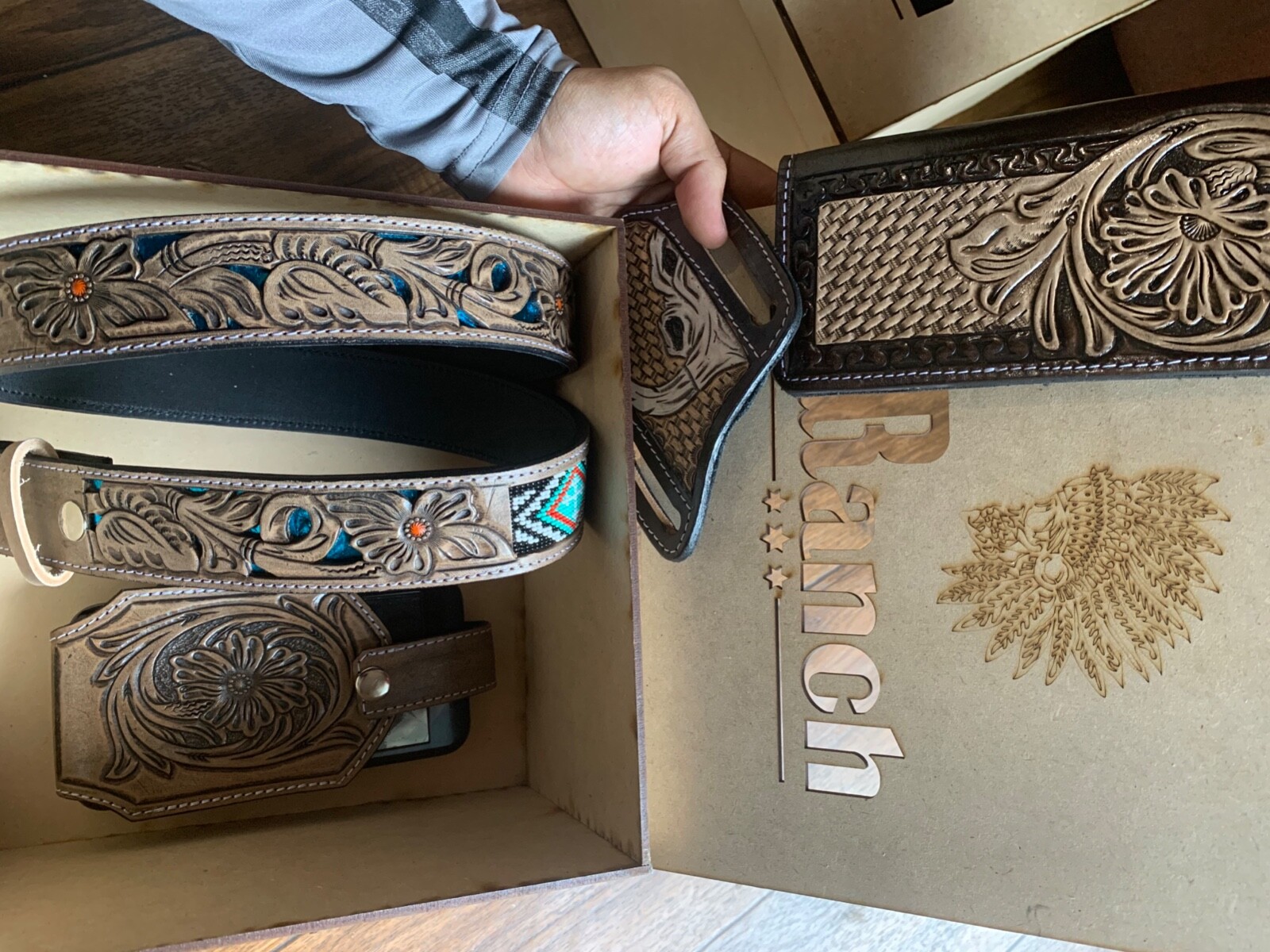 Unisex chinseled western belt 