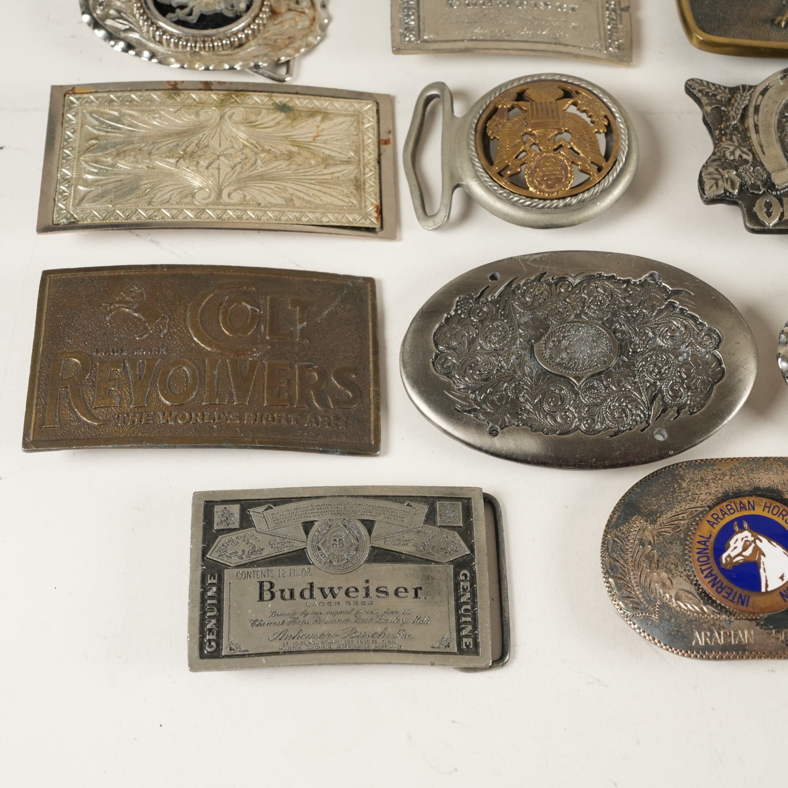 14x Vintage & Modern Belt Buckles w/ Various Themes 32310