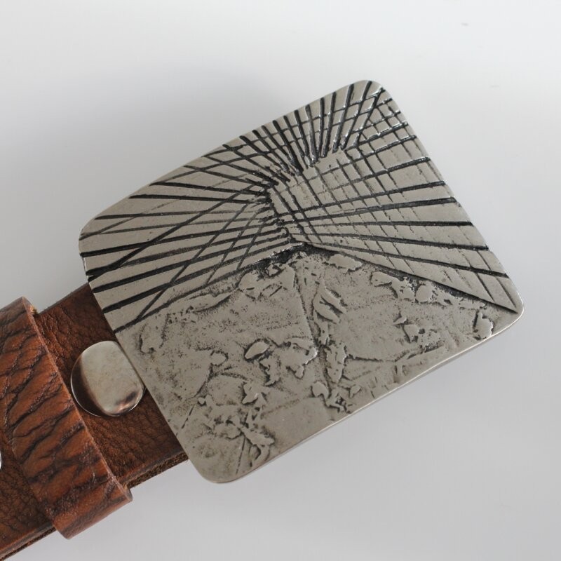 Perspective Lines Belt Buckle with Textured Relief in Antique Silver Look